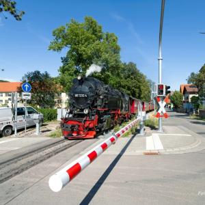 Ab sofort ist der Bahnübergang in der Wernigeröder Lutherstraße mit einer Lichtzeichenanlage und Halbschranken gesichert. (Foto: Dirk Bahnsen)